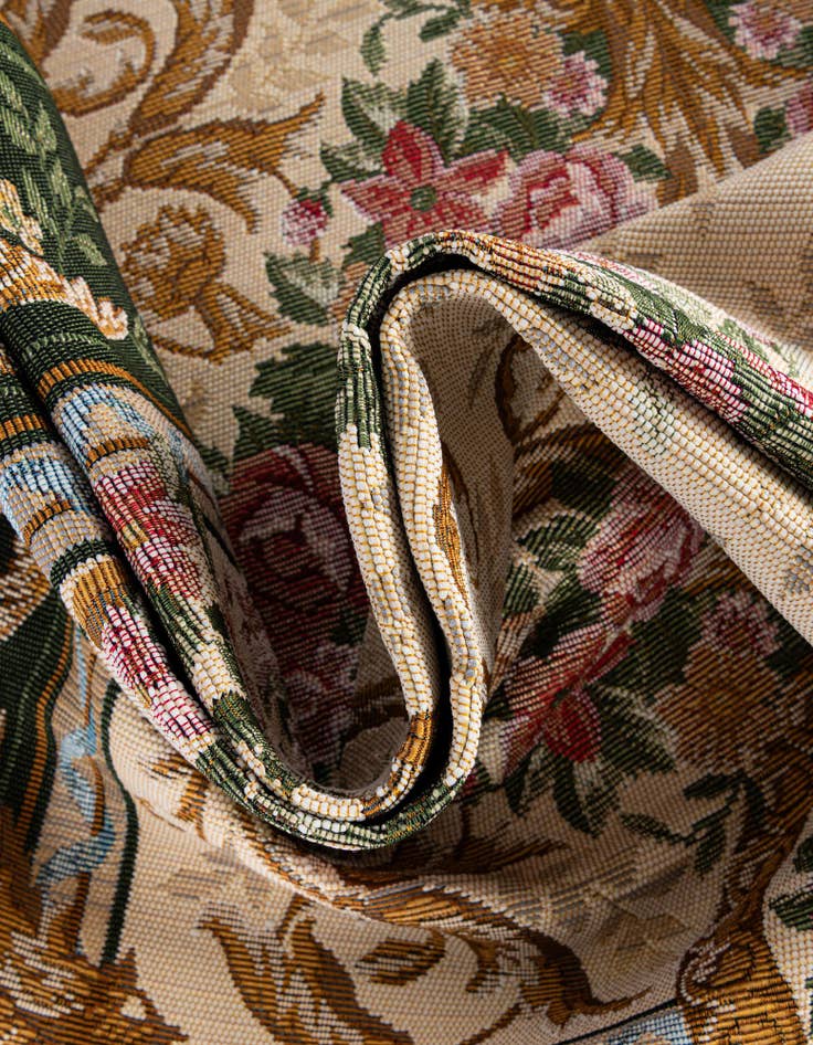 Detail image of 7' 10 x 7' 10  Washable Traditional Indoor / Outdoor Square Rug