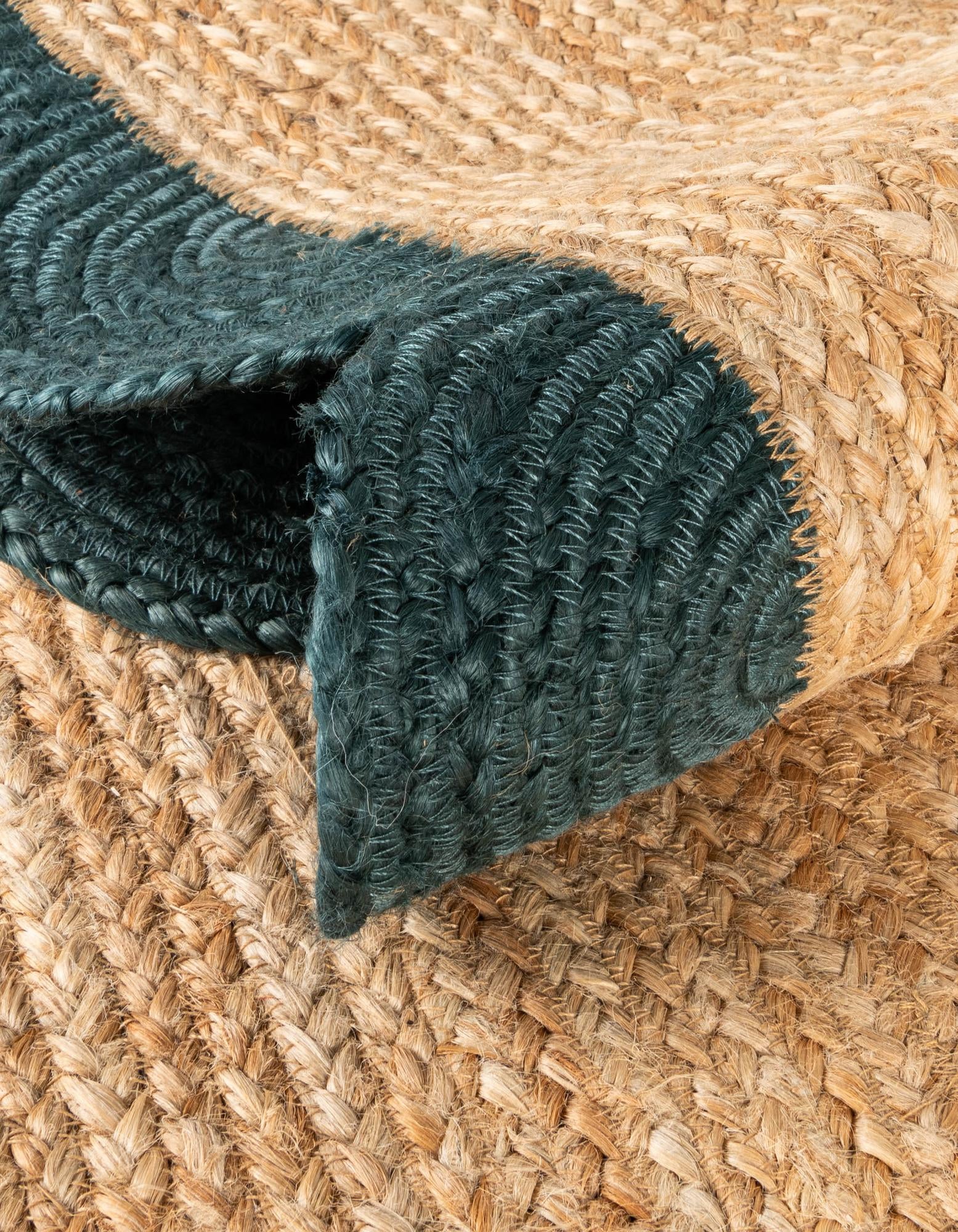 5' 1 x 8' Handmade Scallop Braided Jute Rug