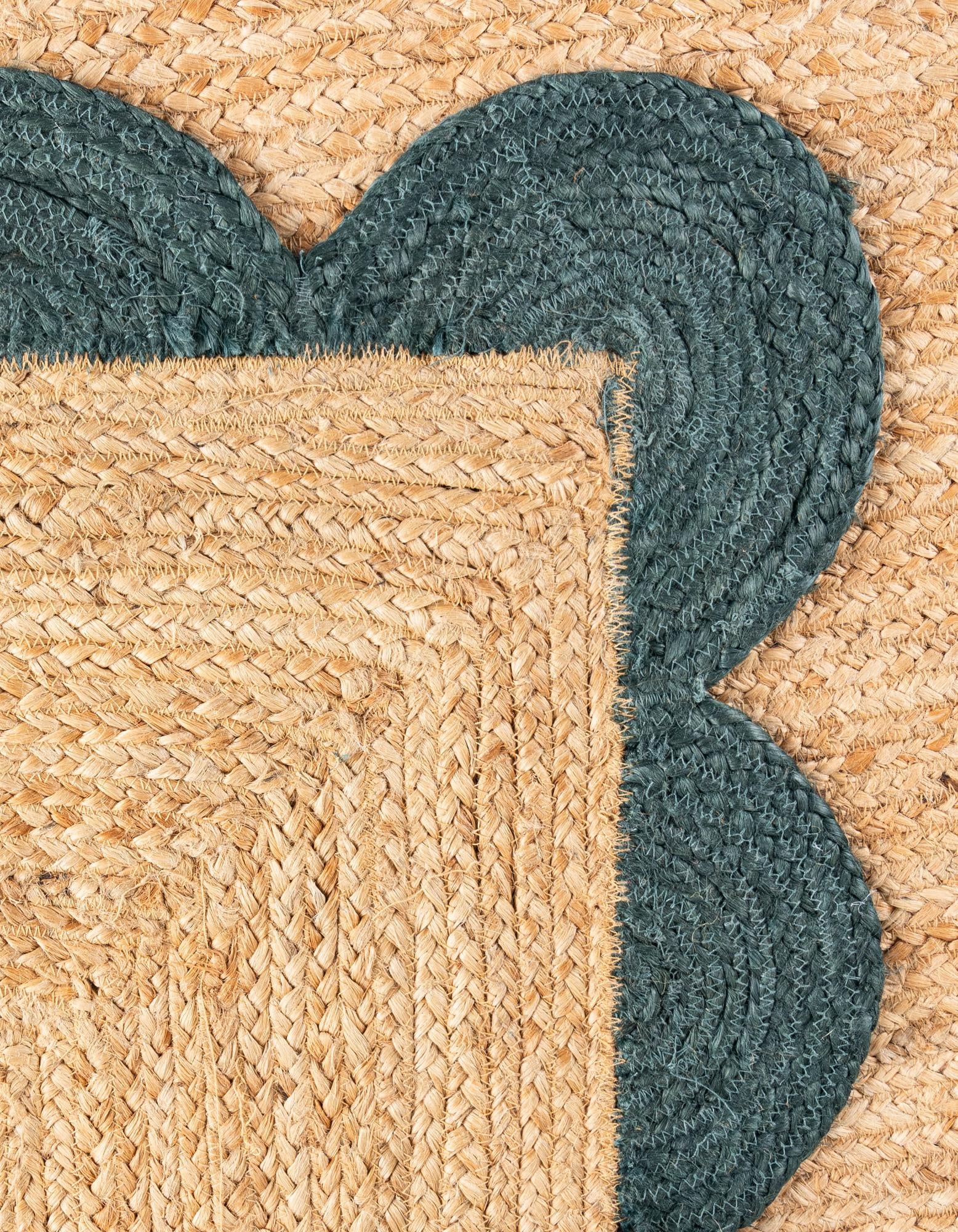 5' 1 x 8' Handmade Scallop Braided Jute Rug