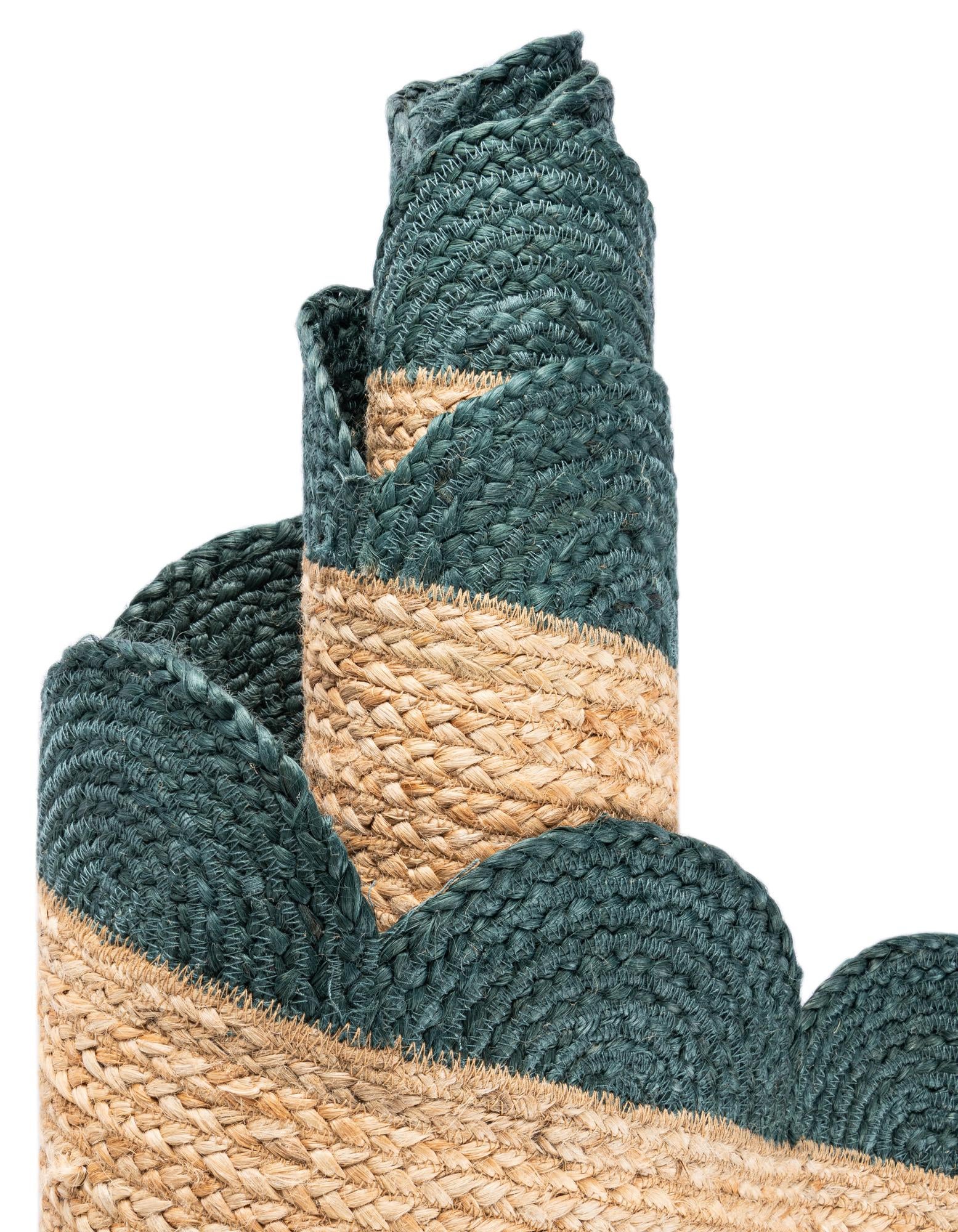 5' 1 x 8' Handmade Scallop Braided Jute Rug