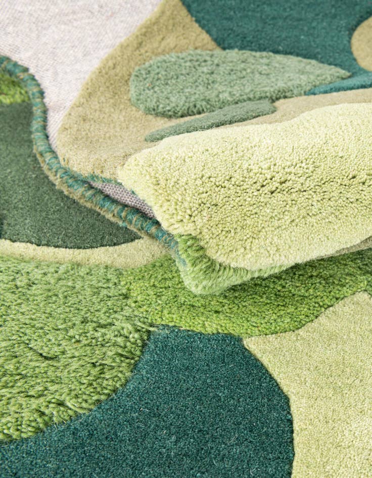 Detail image of 4' 1 x 6' 1 Moss Garden Freeform Rug