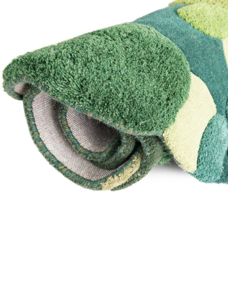 Detail image of 4' 1 x 6' 1 Moss Garden Freeform Rug