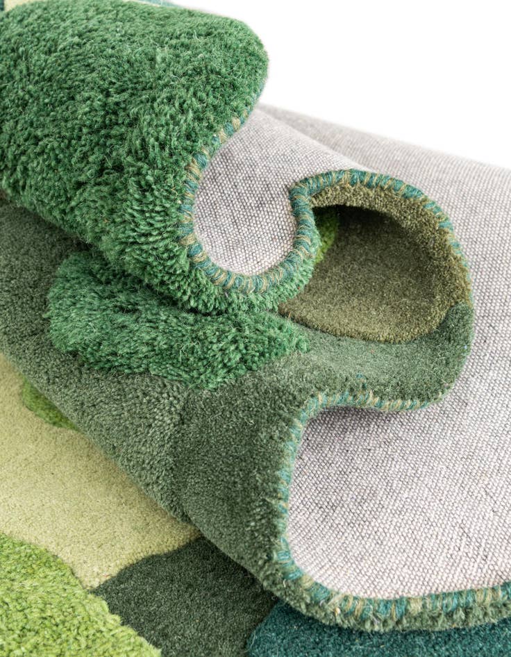 Detail image of 4' 1 x 6' 1 Moss Garden Freeform Rug
