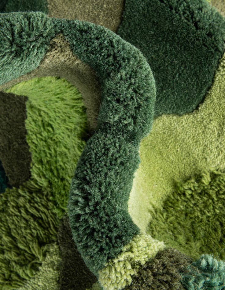 Detail image of 2' x 6' 1 Moss Garden Freeform Rug