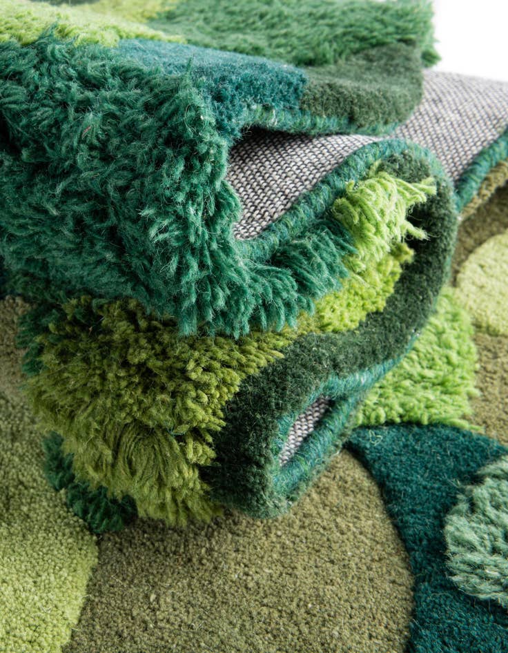 Detail image of 2' x 6' 1 Moss Garden Freeform Rug