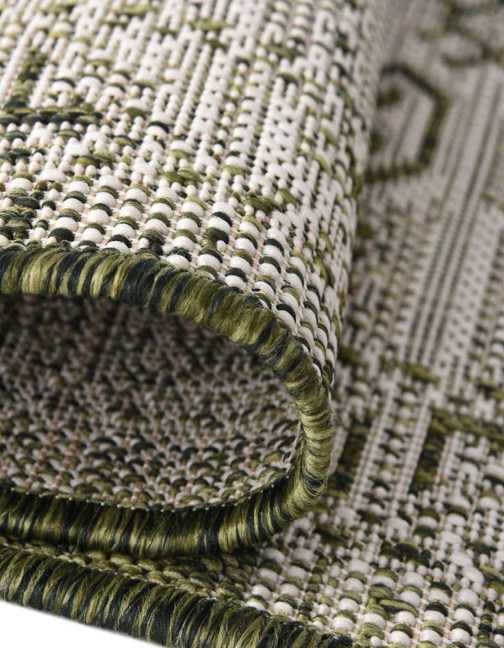 Detail image of 5' 3 x 5' 3  Washable Aztec Indoor / Outdoor Octagon Rug