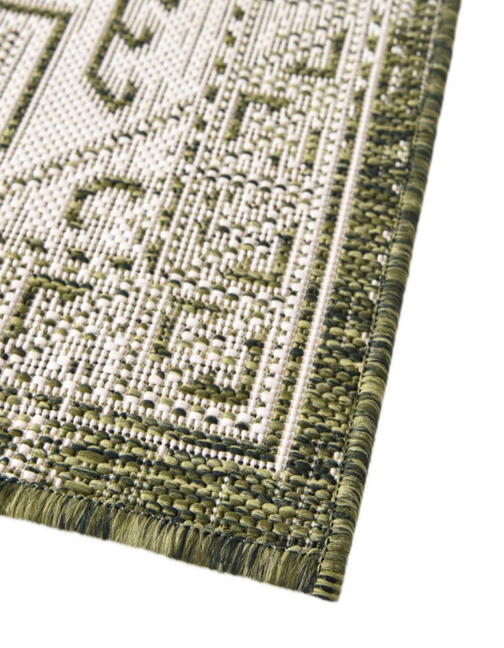 Detail image of 5' 3 x 5' 3  Washable Aztec Indoor / Outdoor Octagon Rug