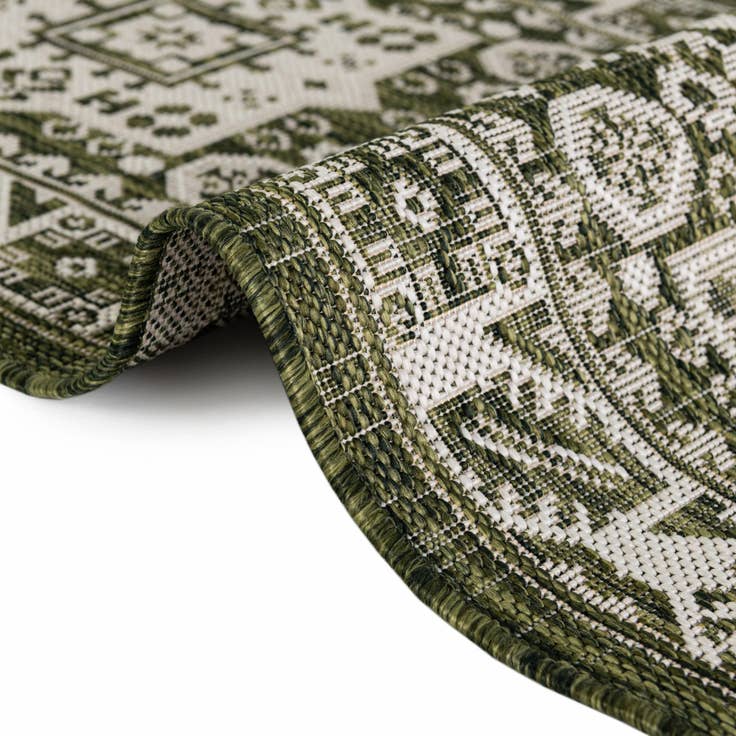 Detail image of 7' 10 x 7' 10 Easy-Clean Aztec Indoor / Outdoor Octagon Rug