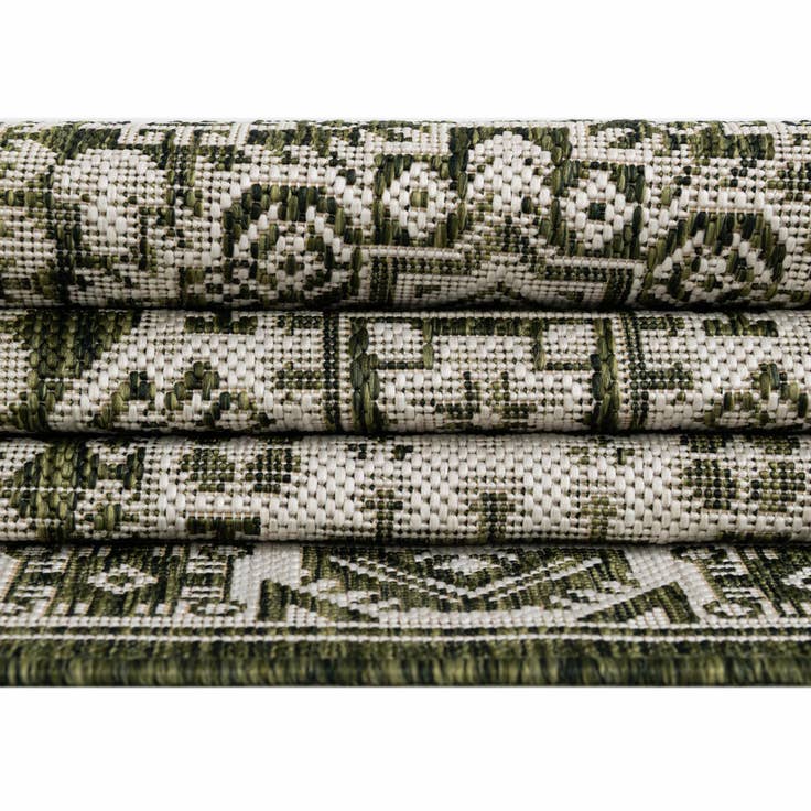 Detail image of 7' 10 x 7' 10 Easy-Clean Aztec Indoor / Outdoor Octagon Rug