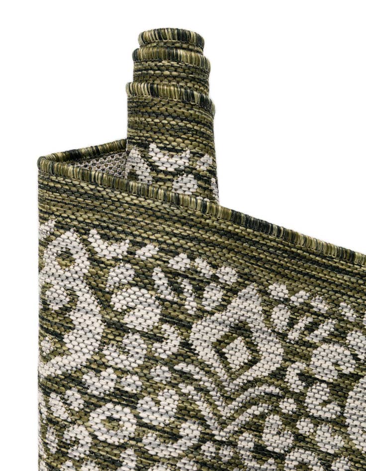 Detail image of 7' 10 x 7' 10 Easy-Clean Border Indoor / Outdoor Octagon Rug