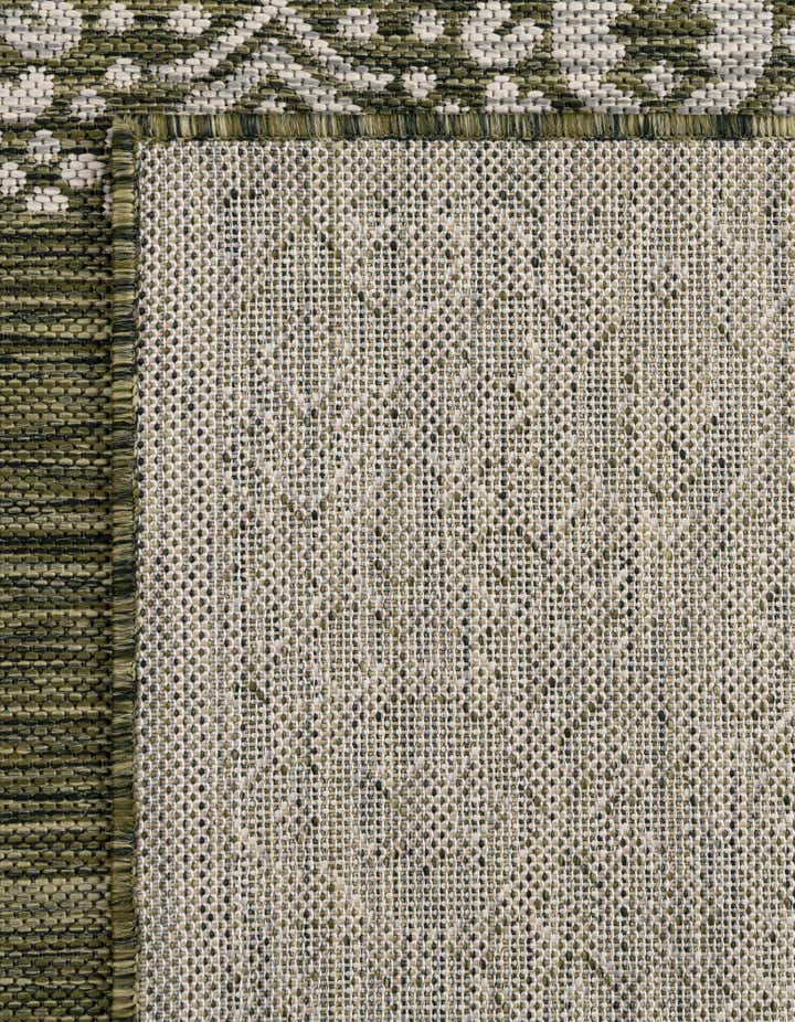 7' 10 x 7' 10 Easy-Clean Border Indoor / Outdoor Octagon Rug