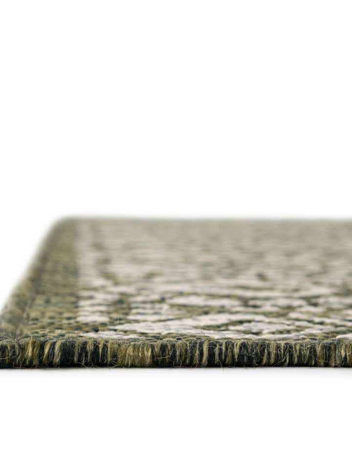 5' 3 x 5' 3 Easy-Clean Border Indoor / Outdoor Octagon Rug