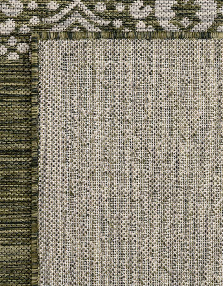 5' 3 x 5' 3 Easy-Clean Border Indoor / Outdoor Octagon Rug
