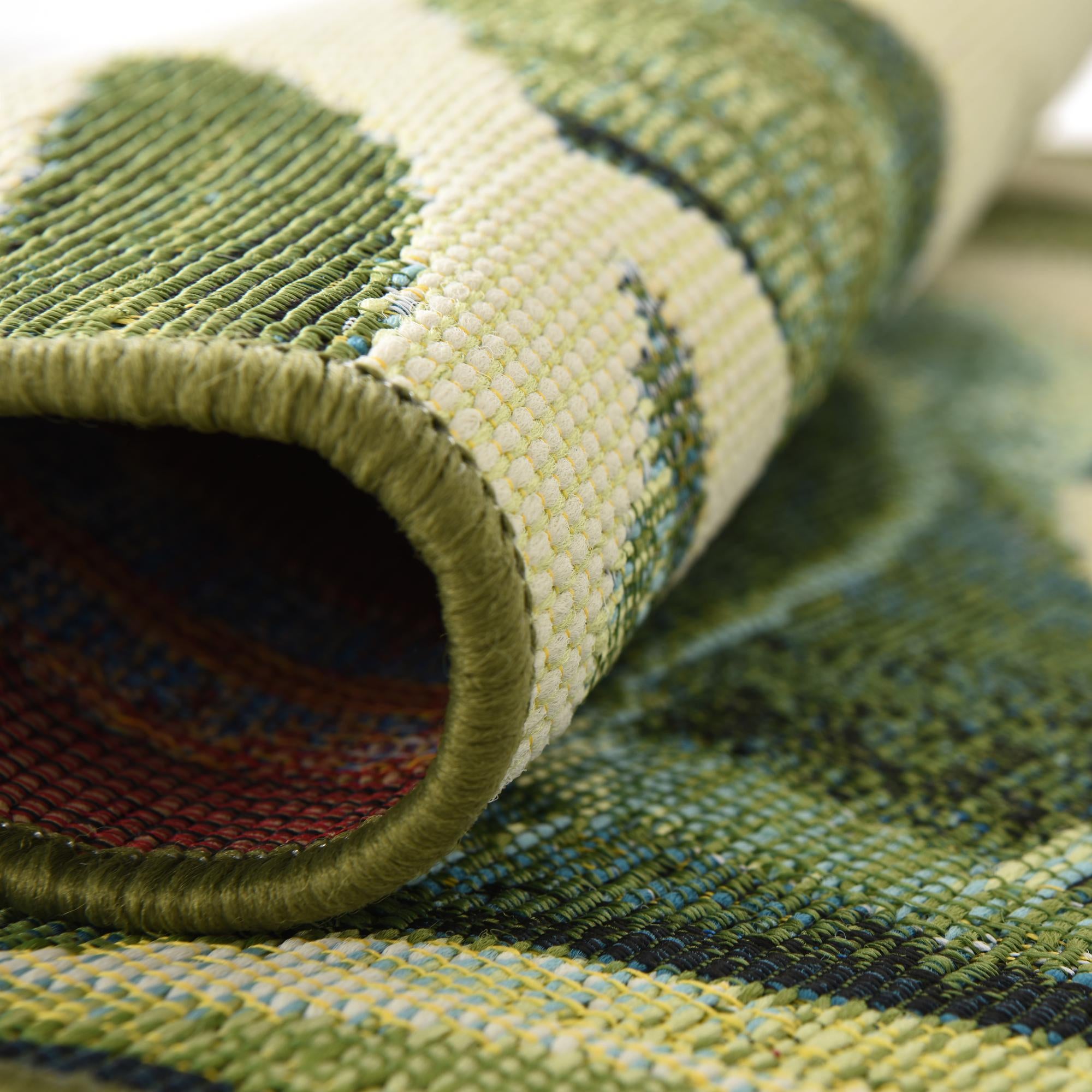 5' 3 x 5' 3 Easy-Clean Botanical Indoor / Outdoor Octagon Rug