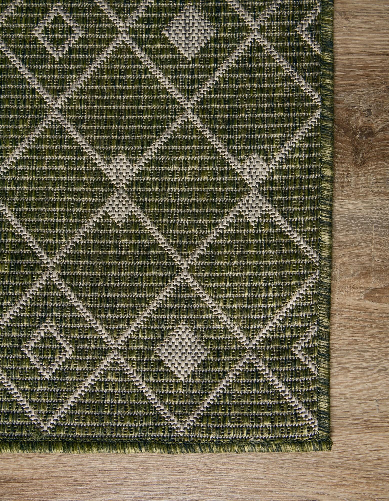 5' 3 x 5' 3 Easy-Clean Lattice Indoor / Outdoor Octagon Rug