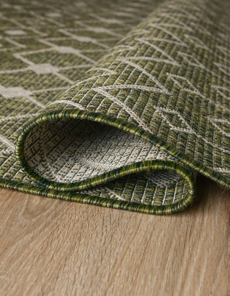 Detail image of 5' 3 x 5' 3  Washable Trellis Indoor / Outdoor Octagon Rug