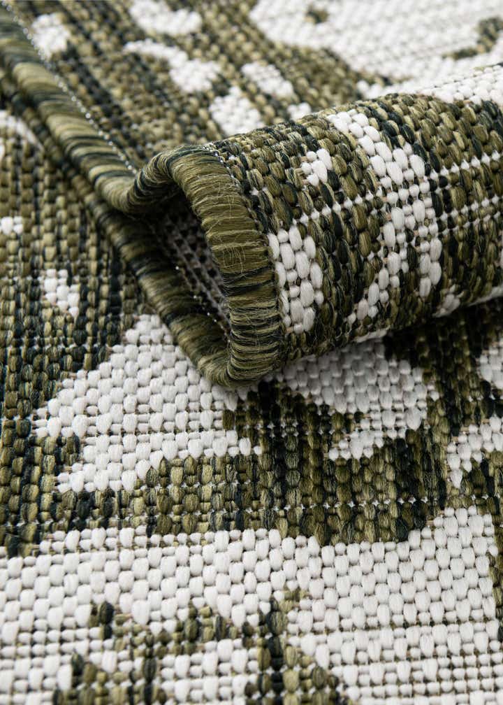 5' 3 x 8' Easy-Clean Jill Zarin Dubai Indoor / Outdoor Oval Rug