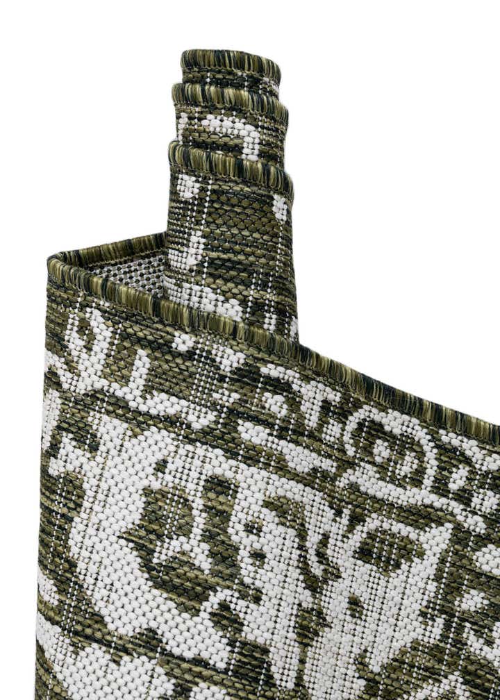 5' 3 x 8' Easy-Clean Jill Zarin Dubai Indoor / Outdoor Oval Rug