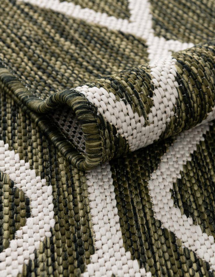 Detail image of 5' 3 x 8' Easy-Clean Jill Zarin Turks and Caicos Indoor / Outdoor Oval Rug