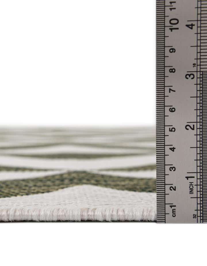 5' 3 x 8' Easy-Clean Jill Zarin Napa Indoor / Outdoor Oval Rug