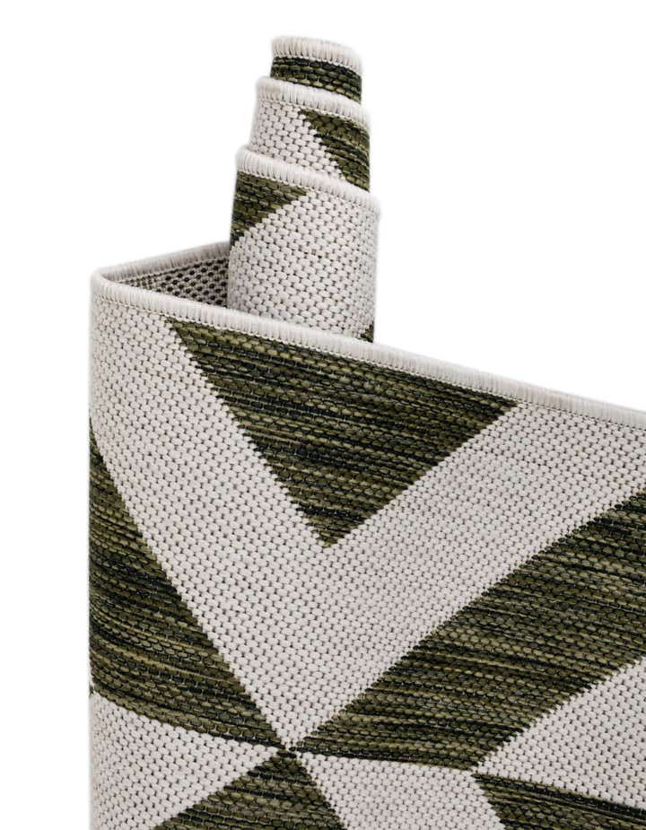 5' 3 x 8' Easy-Clean Jill Zarin Napa Indoor / Outdoor Oval Rug