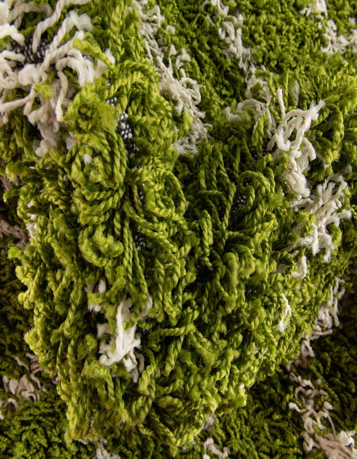 Detail image of 4' x 6' Lattice Shag Oval Rug