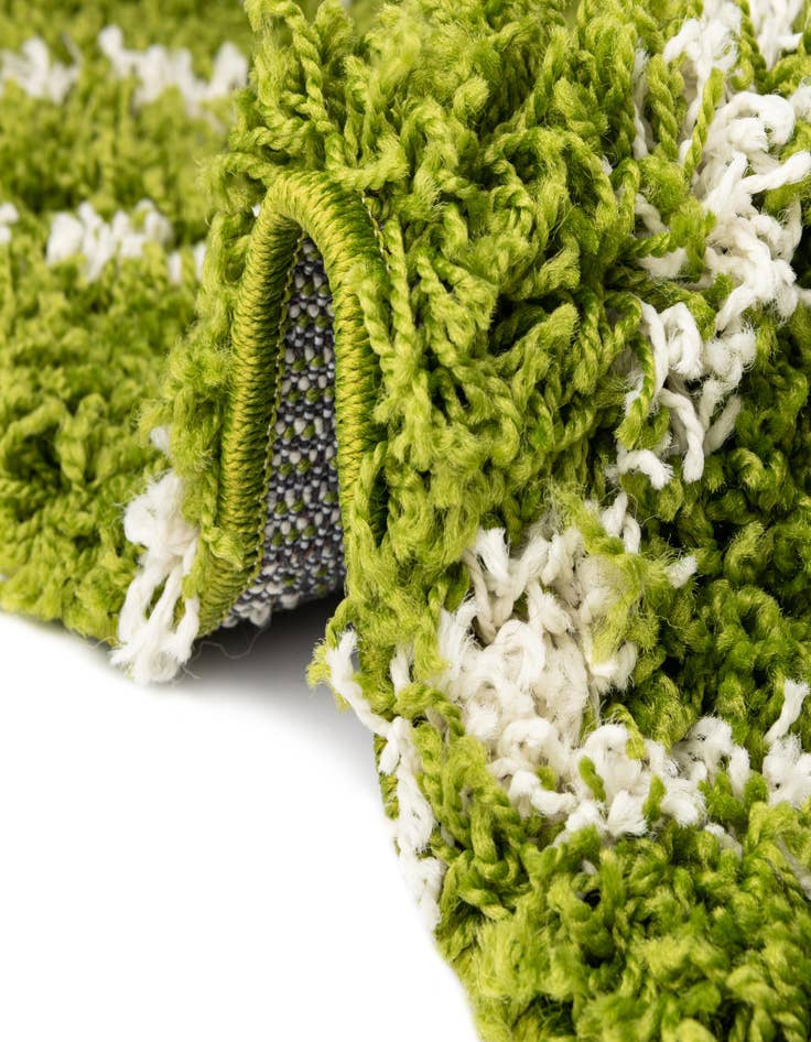 Detail image of 4' x 6' Lattice Shag Oval Rug