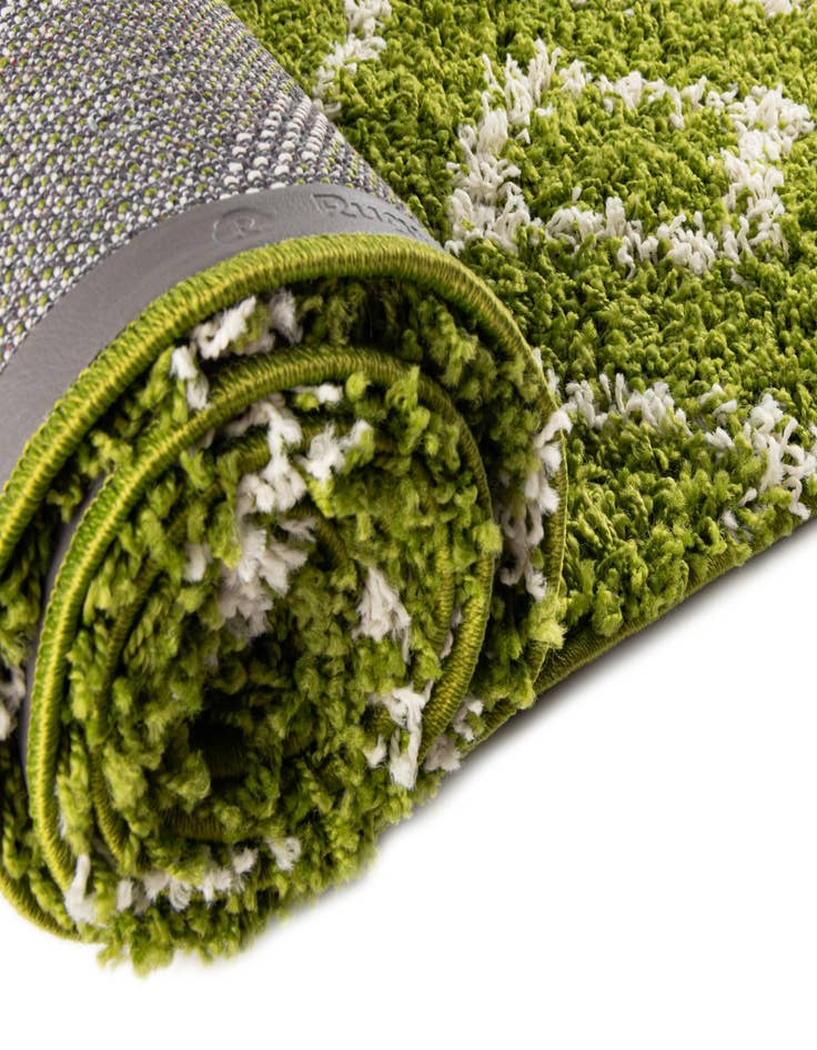 Detail image of 4' x 6' Lattice Shag Oval Rug