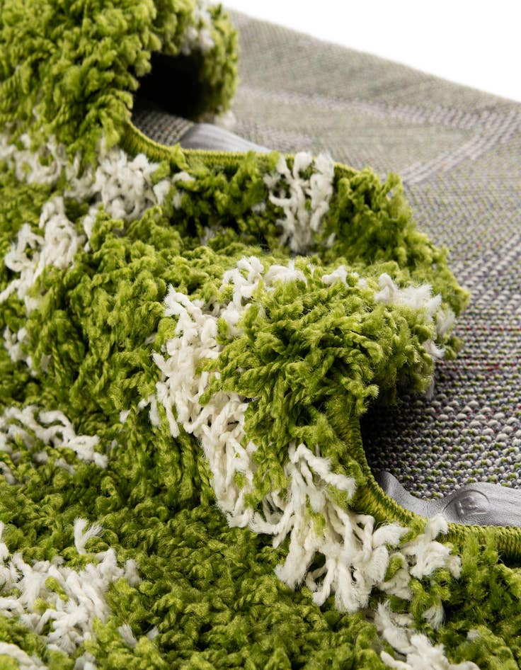 Detail image of 4' x 6' Lattice Shag Oval Rug