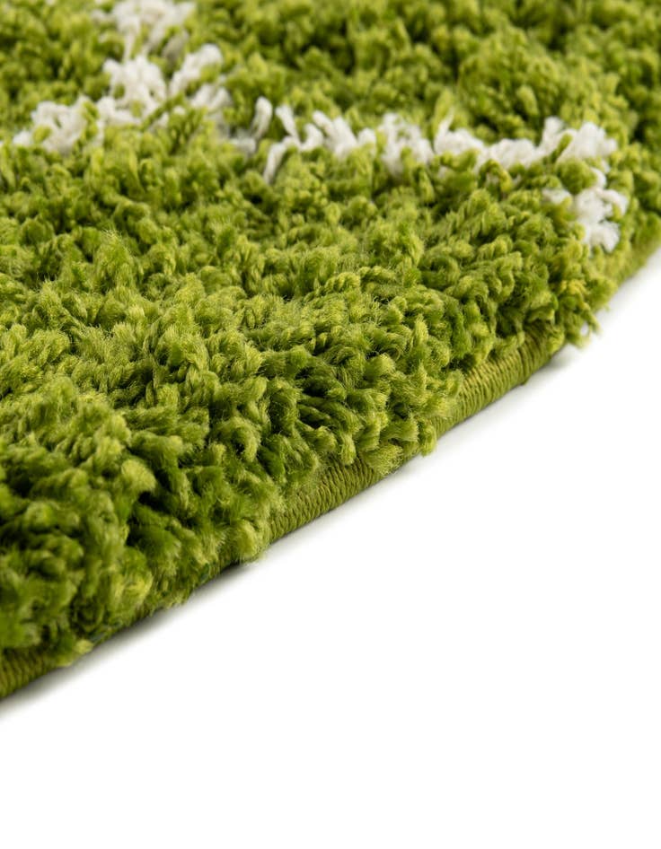 Detail image of 5' 3 x 8' Lattice Shag Oval Rug