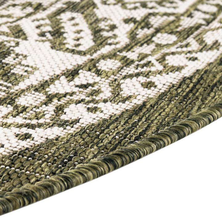 7' 10 x 10' Easy-Clean Aztec Indoor / Outdoor Oval Rug