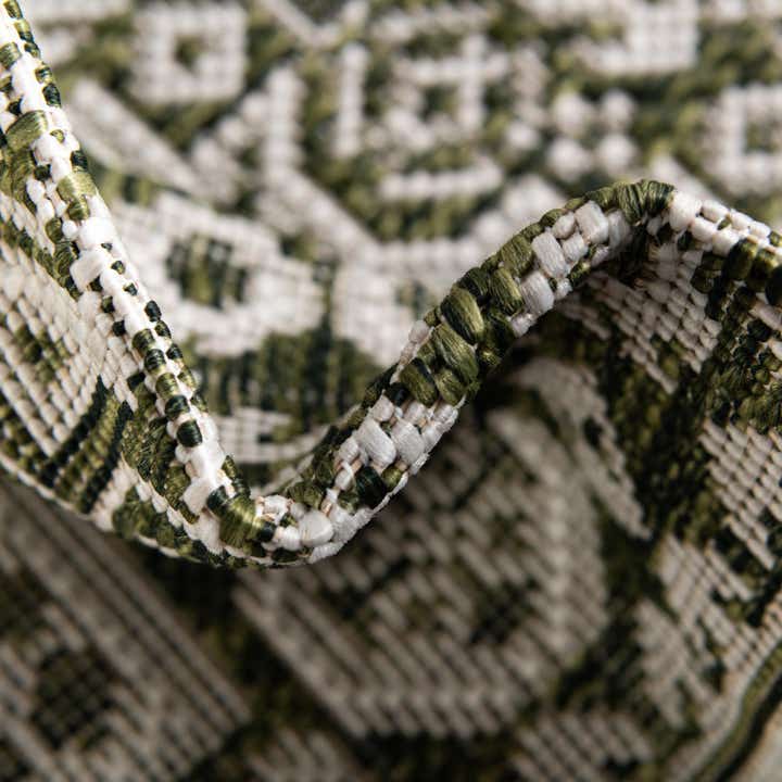 5' 3 x 8' Easy-Clean Aztec Indoor / Outdoor Oval Rug