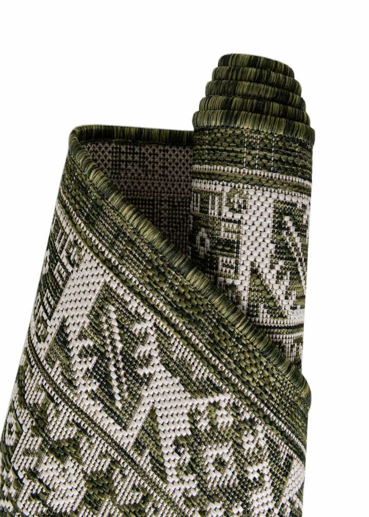 5' 3 x 8' Easy-Clean Aztec Indoor / Outdoor Oval Rug