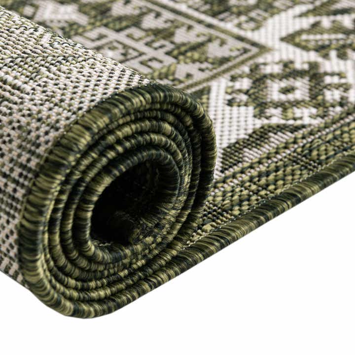 5' 3 x 8' Easy-Clean Aztec Indoor / Outdoor Oval Rug