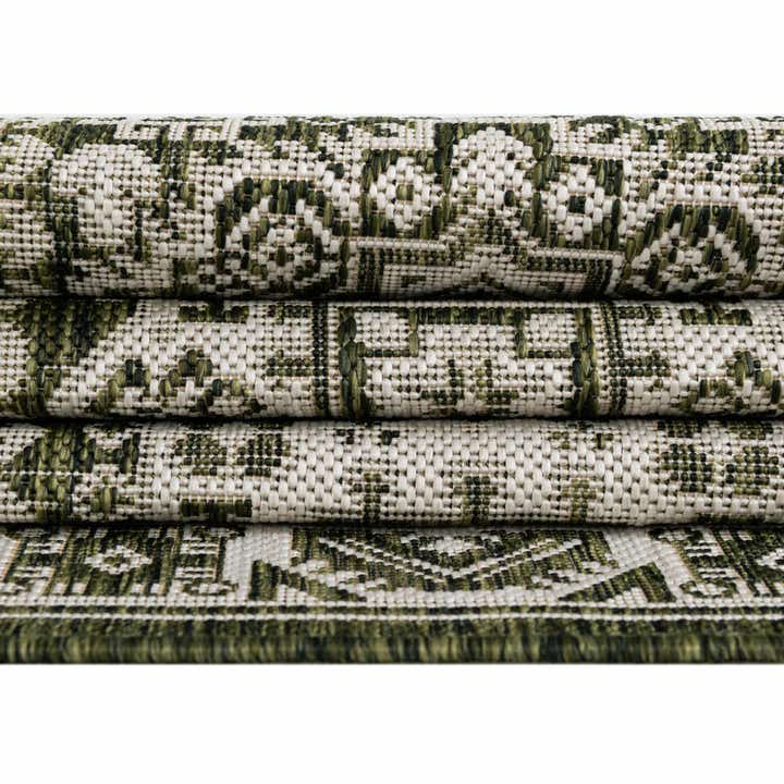 5' 3 x 8' Easy-Clean Aztec Indoor / Outdoor Oval Rug