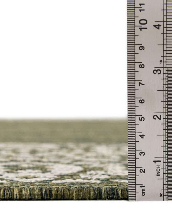 7' 10 x 10' Easy-Clean Border Indoor / Outdoor Oval Rug