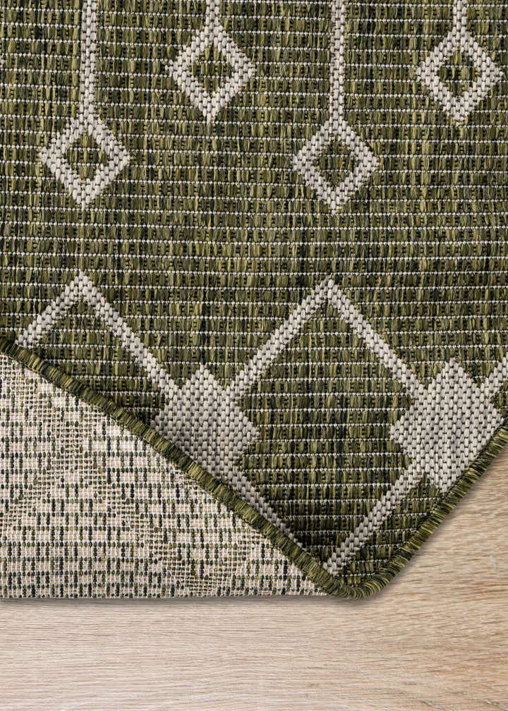 5' 3 x 8' Easy-Clean Trellis Indoor / Outdoor Oval Rug