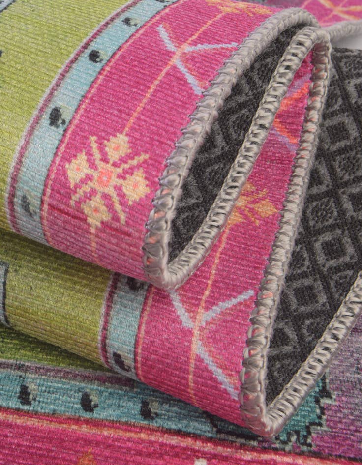 Detail image of 5' x 8' Washable Timeless Oval Rug