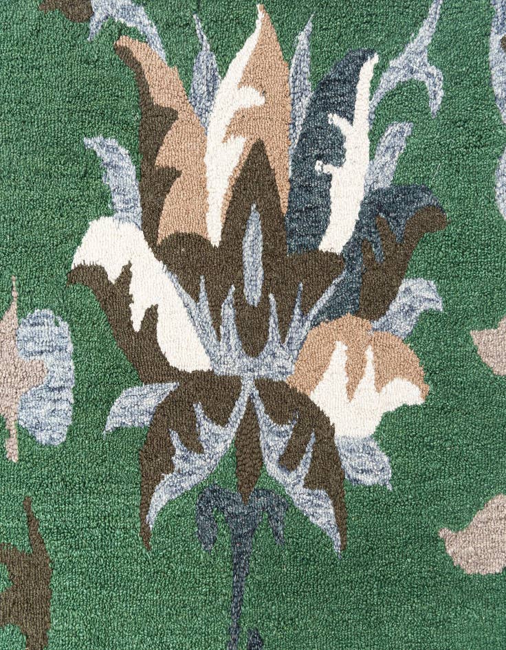 Detail image of 5' 1 x 8' Agra Rug