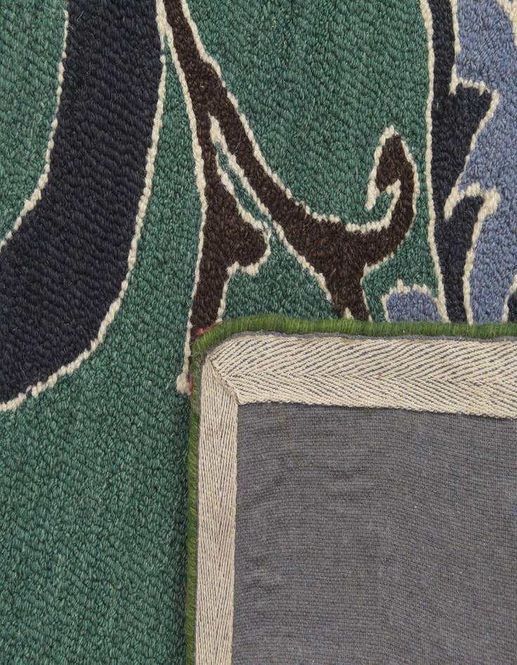 Detail image of 5' x 8' Agra Wool Rug