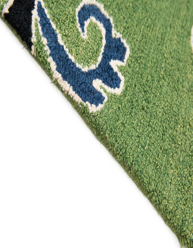 Detail image of 5' 1 x 7' 11 Agra Rug