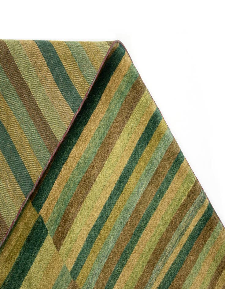 Detail image of 5' 1 x 6' 6 Amaleh Wool Rug