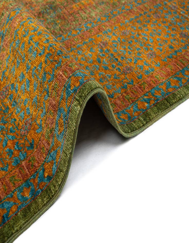 Detail image of 6' 11 x 9' 10 Amina Rug