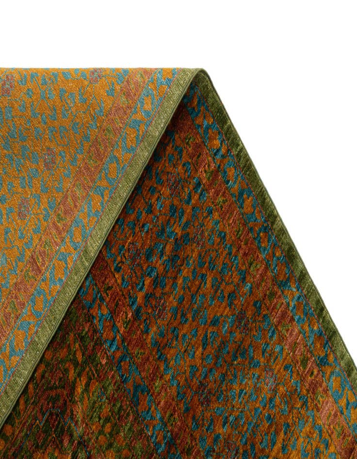 Detail image of 6' 11 x 9' 10 Amina Rug