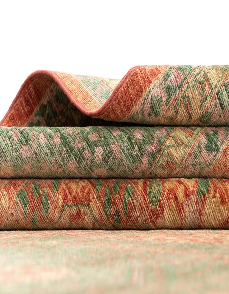 Detail image of 6' 10 x 9' 10 Amina Wool Rug