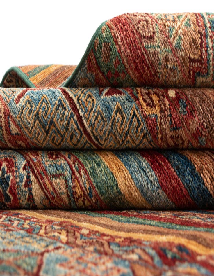 Detail image of 6' 10 x 9' 8 Ariana Rug