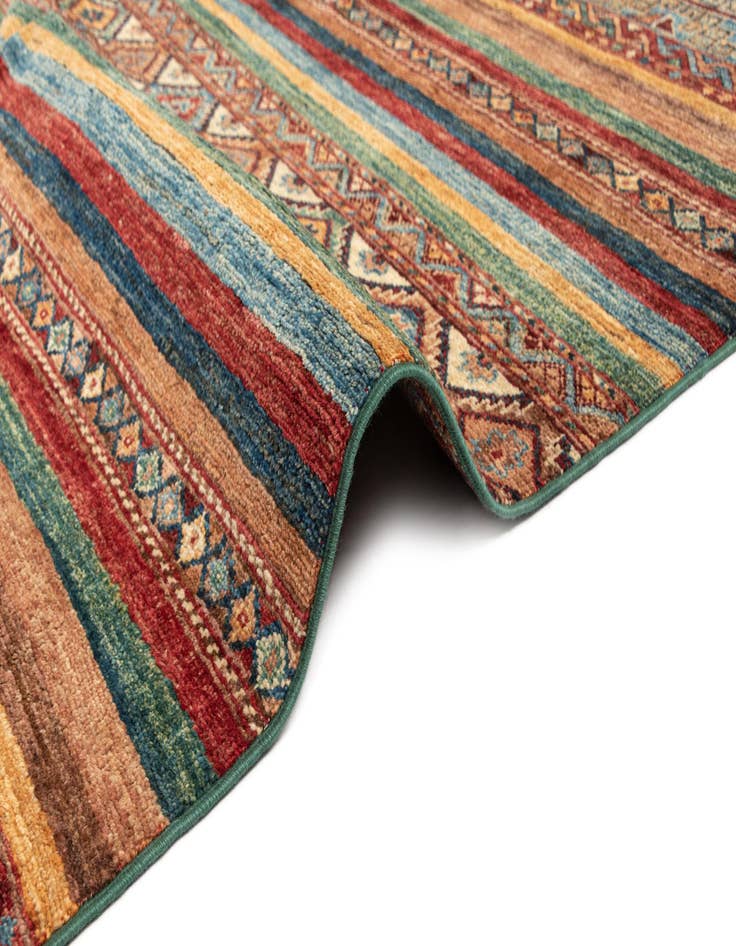 Detail image of 6' 10 x 9' 8 Ariana Rug