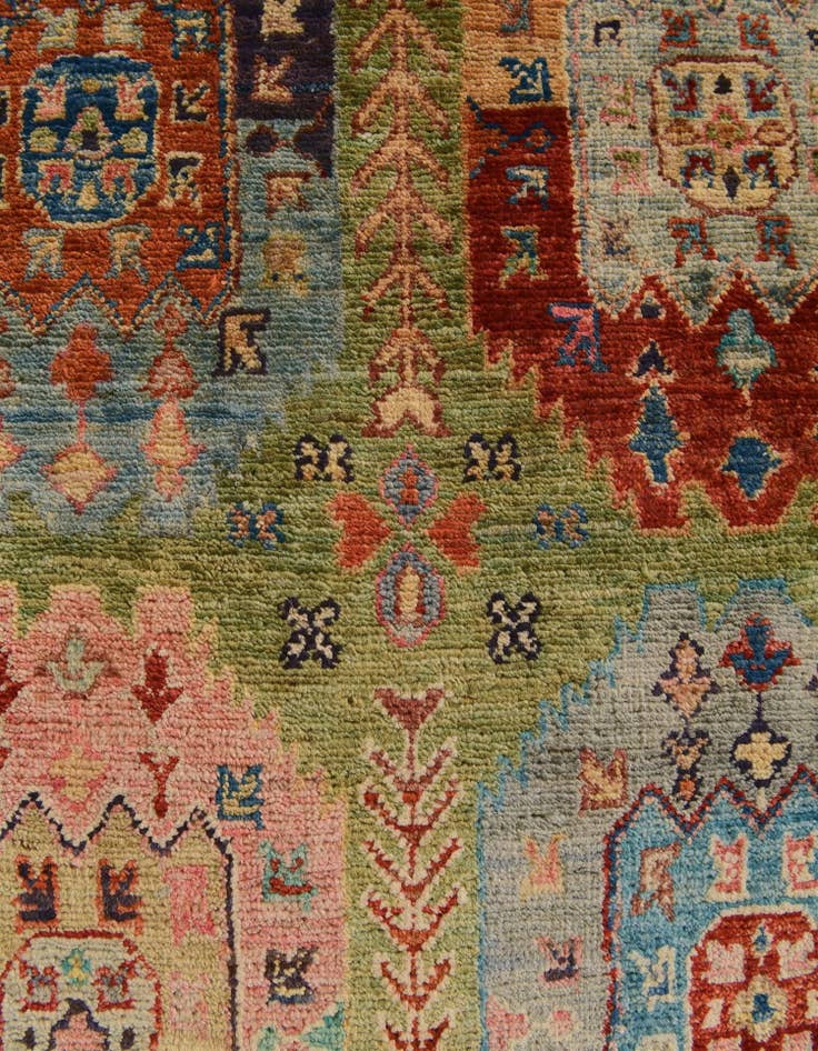 Detail image of 1' 10 x 3' 4 Hand Knotted Ariana Ziegler Rug