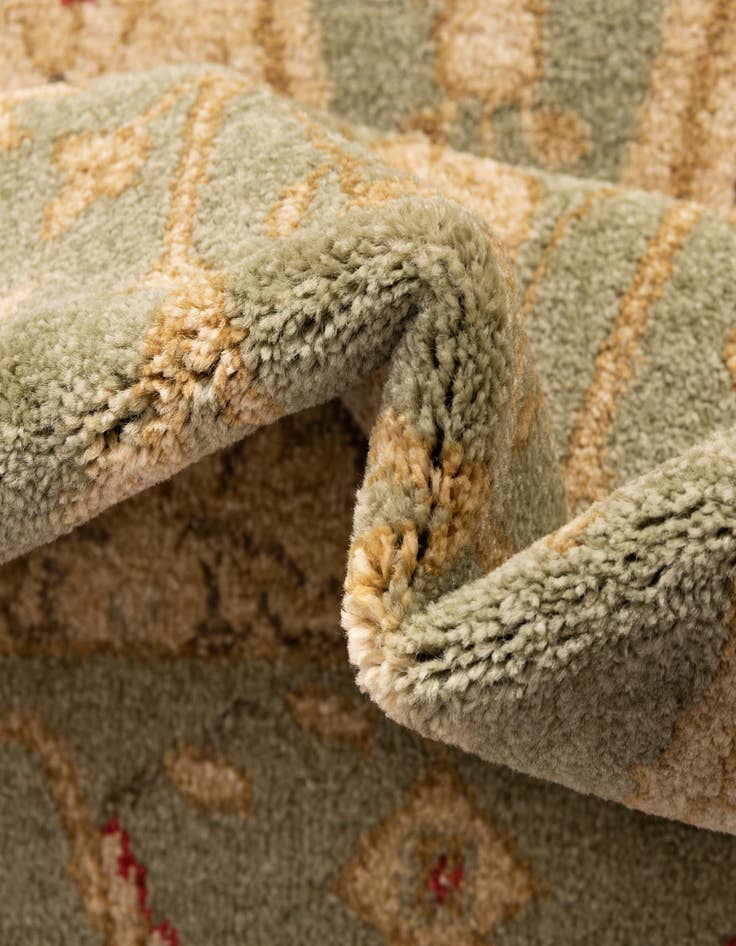 Detail image of 7' x 10' Chelsea Rug