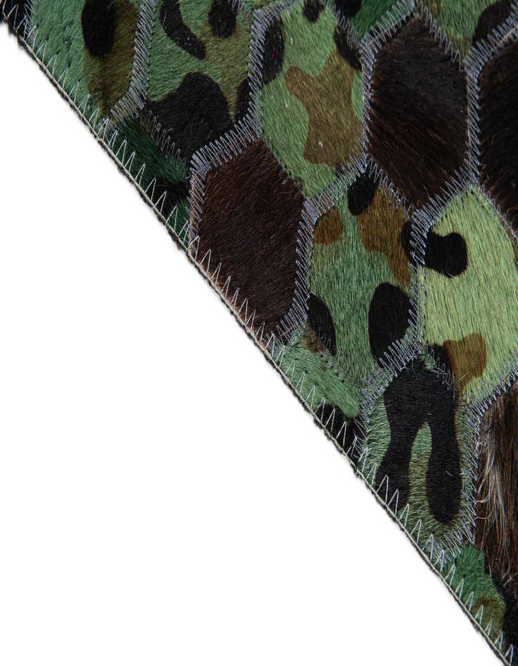 Detail image of 5' x 7' 10 Cowhide Stocks Rug